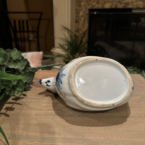 Chinese Blue & White Hand-Painted Porcelain Chicken Teapot. - Picture 6 of 9